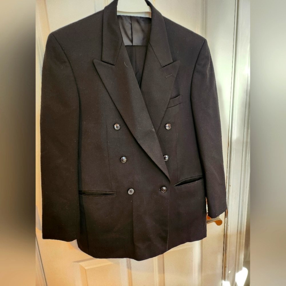 Mens Jones New York Couture Back Suit 39R